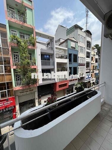 Sắp trống căn 1 phòng ngủ, ban công, thang máy, tiện đi lại trung tâm
