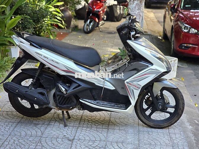 Honda Air Blade Trắng Bạc Phun Xăng Điện Tử