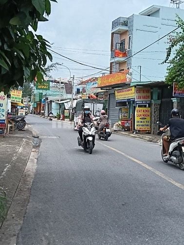 Nhà Biệt Thự Sân Vườn MT Đường Nhựa SHR