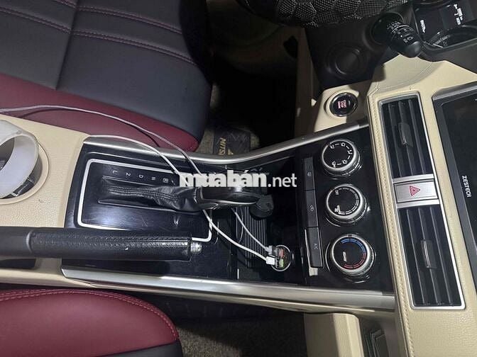 Mitsubishi Xpander 7 chỗ màu Trắng