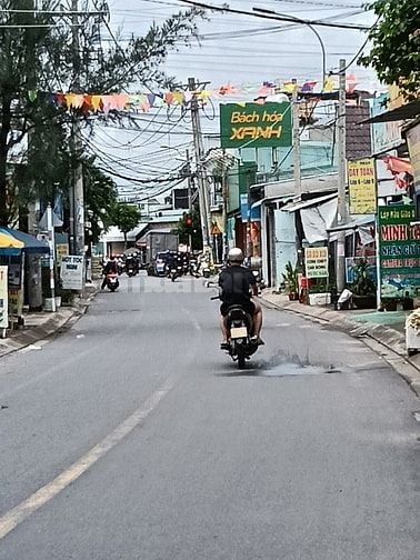 Nhà Biệt Thự Sân Vườn MT Đường Nhựa SHR