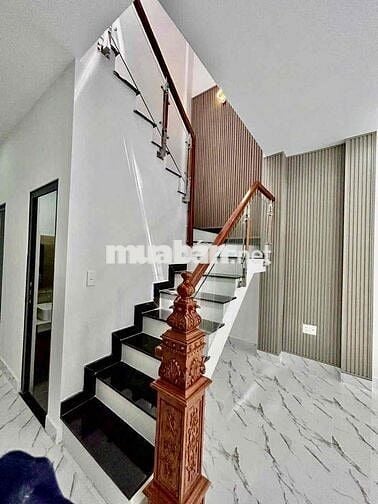 Cho thuê nhà mới đường Phạm Hùng  - Dt: 4m ×16m, 1 lầu 4 phòng  - Hẻm