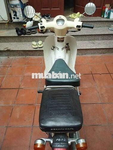 Honda Cub 50 Nữ màu Kem