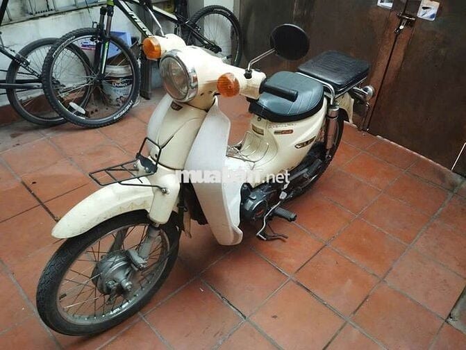 Honda Cub 50 Nữ màu Kem