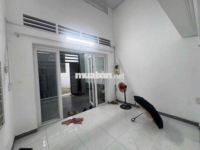 Cho Thuê Nhà Ngay Đại Học Công Thương - DT 4x20m 1 Trệt 1 Lửng 3Pn