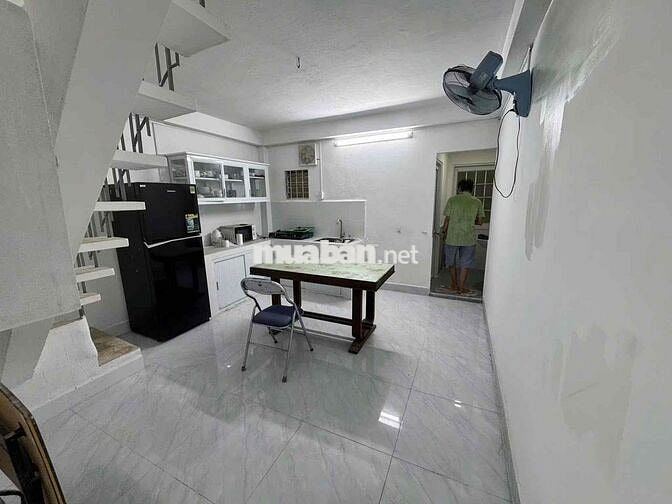 Cho Thuê Nhà Ngay Đại Học Công Thương - DT 4x20m 1 Trệt 1 Lửng 3Pn