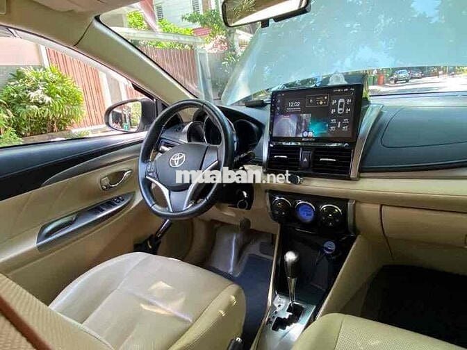 Toyota Vios 5 chỗ màu Vàng cát