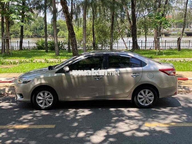 Toyota Vios 5 chỗ màu Vàng cát