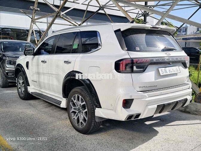 Ford Everest Titanium 4x4 2024 Trắng 32 ngàn km
