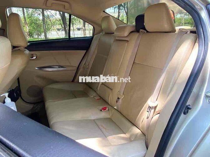 Toyota Vios 5 chỗ màu Vàng cát