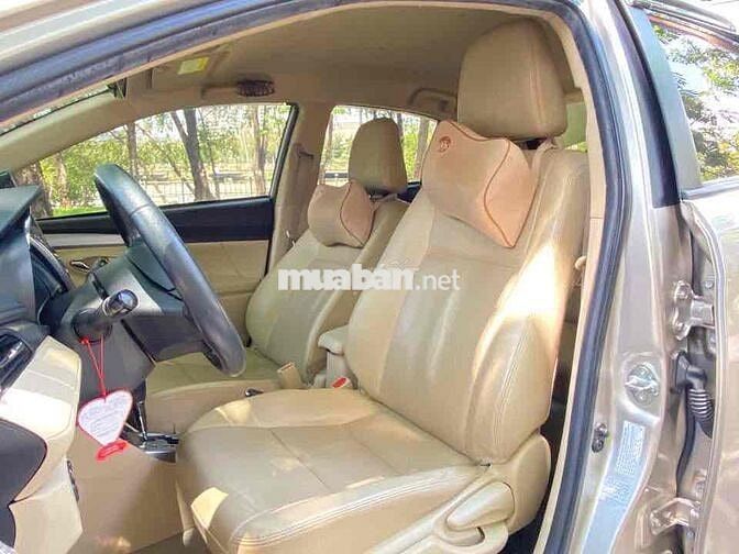 Toyota Vios 5 chỗ màu Vàng cát