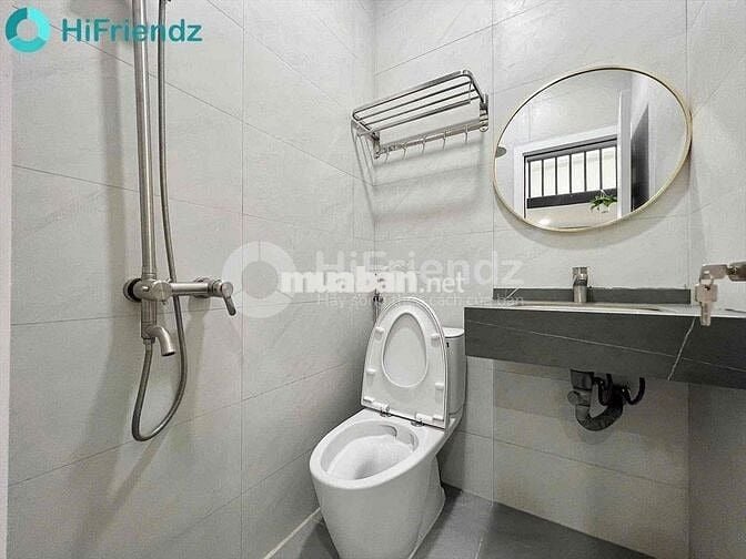 phòng có gác ở Quận 4 cửa sổ trời rộng thoáng mới xây