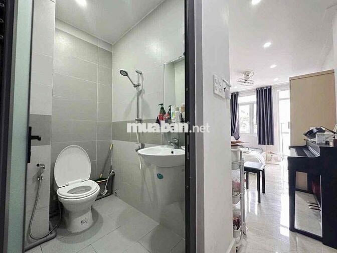Cho thuê căn hộ ban công máy giặt riêng Thành Thái Q10 gần ĐH Hoa Sen