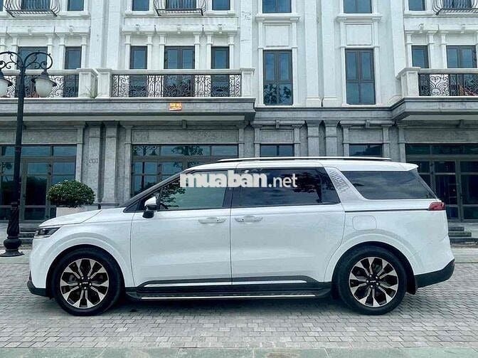 KIA Carnival 2.2D Signature 2022 Trắng 6.8 vạn km