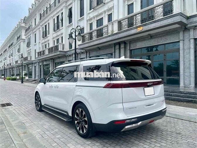 KIA Carnival 2.2D Signature 2022 Trắng 6.8 vạn km