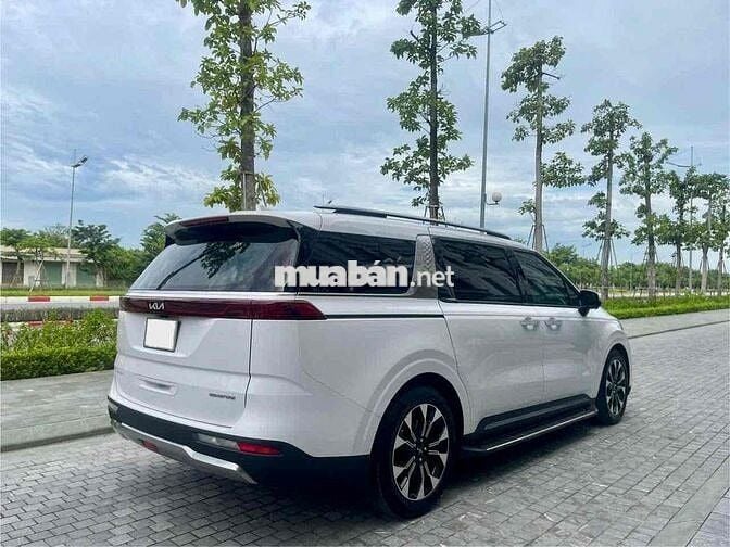KIA Carnival 2.2D Signature 2022 Trắng 6.8 vạn km