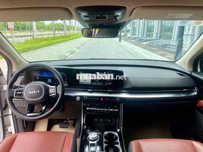 KIA Carnival 2.2D Signature 2022 Trắng 6.8 vạn km