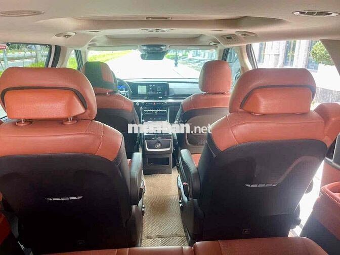 KIA Carnival 2.2D Signature 2022 Trắng 6.8 vạn km