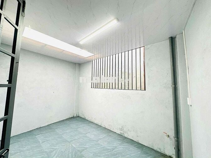 Giá rẻ nhất: Nhà gác lửng diện tích đến 100m2 sát cầu vượt ngã ba Huế