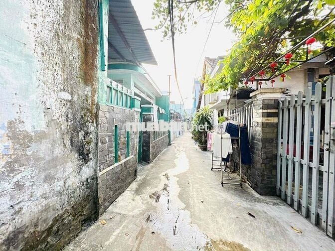 Giá rẻ nhất: Nhà gác lửng diện tích đến 100m2 sát cầu vượt ngã ba Huế