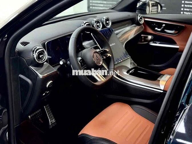 Mercedes-Benz GLC 300 2023 V1 siêu lướt