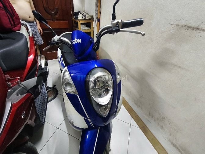 CẦN BÁN XE MÁY SYM MÀU TRẮNG, XE ĐI ÍT, CÒN MỚI