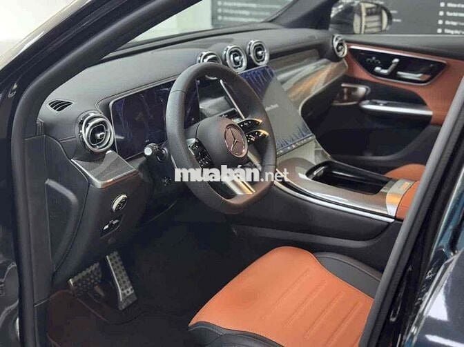 Mercedes-Benz GLC 300 2023 V1 siêu lướt