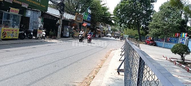 Bán Nhà Đúc Lửng DT: 4M x 18M 