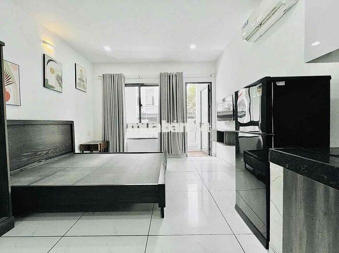 Căn hộ ban công 35m2 ngay Nguyễn Văn Đậu gần Phan Xích Long giáp Q1,3