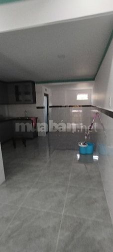 Bán Nhà Đúc Lửng DT: 4M x 18M 