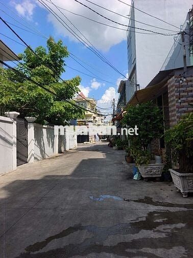 Ngay chân cầu hậu giang sát khu chung cư
- nhà 4 lầu 78m2 - 4 x 19.5.