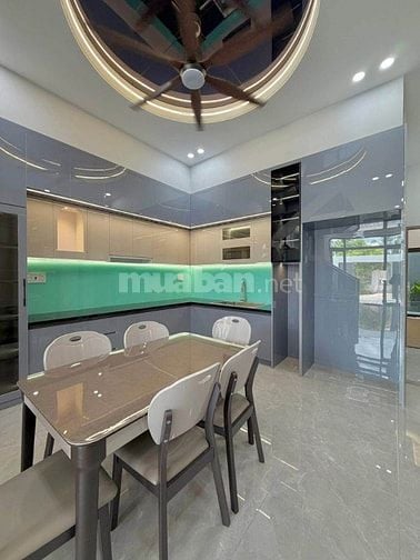 Chủ công tác cần bán nhà lầu gần cây xăng Đức Hưng chỉ 600tr nhận nhà