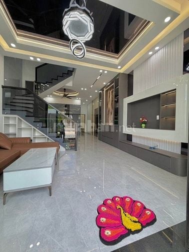 Chủ công tác cần bán nhà lầu gần cây xăng Đức Hưng chỉ 600tr nhận nhà