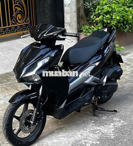 Honda Air Blade 125 2025 Đen bóng 8.000 km