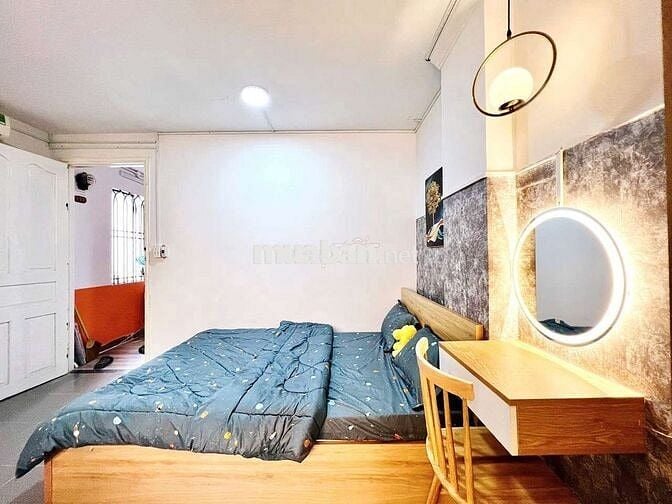 Studio Bếp Chữ L Rộng, Cửa Sổ Lớn, Ngay Khu Cộng Hòa