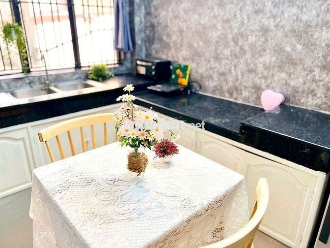 Studio Bếp Chữ L Rộng, Cửa Sổ Lớn, Ngay Khu Cộng Hòa