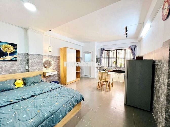 Studio Bếp Chữ L Rộng, Cửa Sổ Lớn, Ngay Khu Cộng Hòa