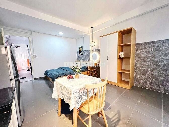 Studio Bếp Chữ L Rộng, Cửa Sổ Lớn, Ngay Khu Cộng Hòa