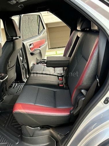 Bán xe  Toyota Fortuner "Legender"  sản xuất 2025, bảo hành đến 2028