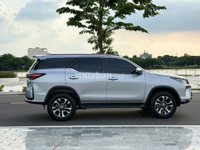 Bán xe  Toyota Fortuner "Legender"  sản xuất 2025, bảo hành đến 2028