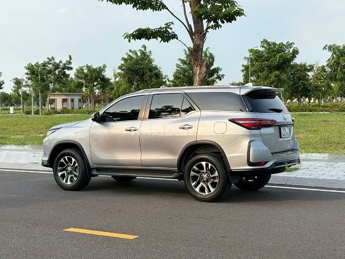 Bán xe  Toyota Fortuner "Legender"  sản xuất 2025, bảo hành đến 2028