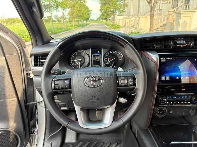 Bán xe  Toyota Fortuner "Legender"  sản xuất 2025, bảo hành đến 2028