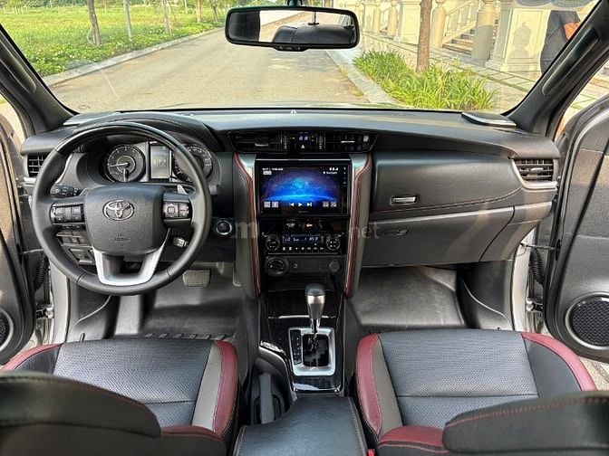 Bán xe  Toyota Fortuner "Legender"  sản xuất 2025, bảo hành đến 2028