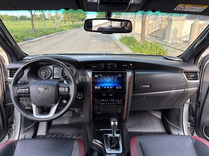 Bán xe  Toyota Fortuner "Legender"  sản xuất 2025, bảo hành đến 2028