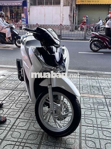 Honda SH 150i 2022 Trắng đen