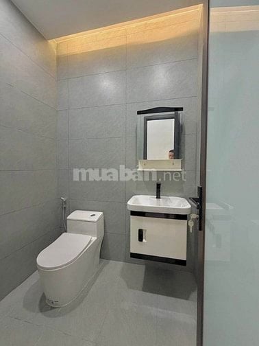 Chủ công tác cần bán nhà lầu gần cây xăng Đức Hưng chỉ 600tr nhận nhà