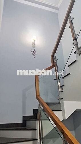 Cần Bán Gầp Nhà P ĐHT .DT 4 x17 .1 trệt 3 Lầu 4PN 4WS giá 6 tỷ TL