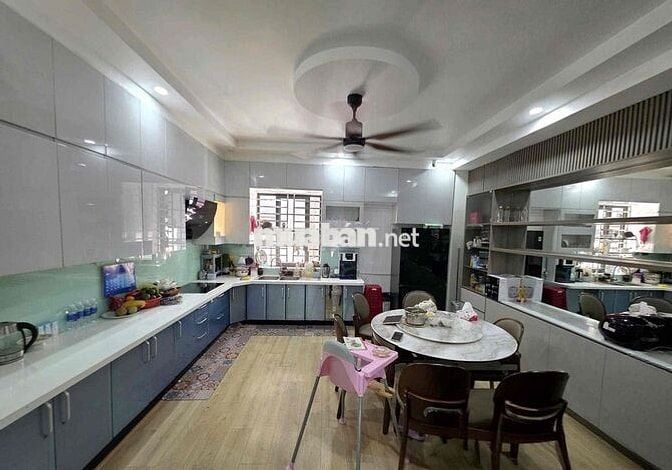 CHO THUÊ NHÀ 4 TẦNG LÝ TƯỞNG VỪA Ở VỪA KINH DOANH SẦM UẤT