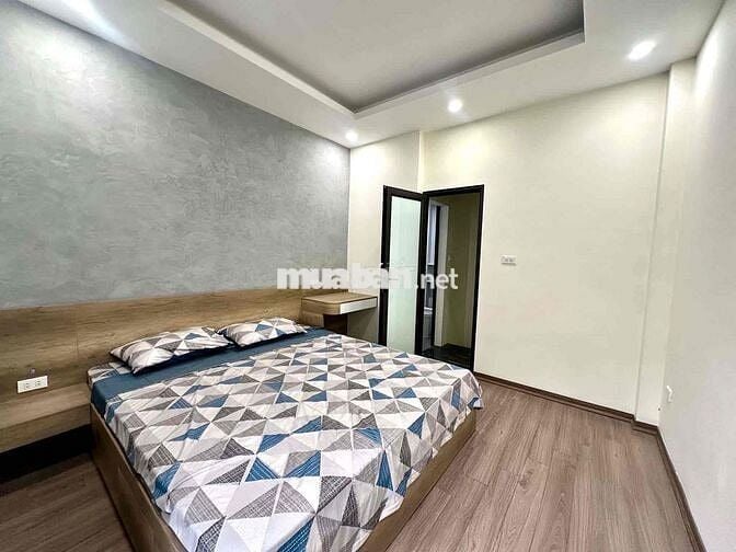 Hơn 6 tỷ VF3 đỗ cổng phố Trương Định, 2 thoáng ngõ thông, mới tinh, qu