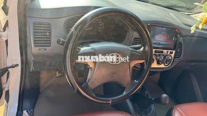 Toyota Innova 2015 7 chỗ màu Trắng